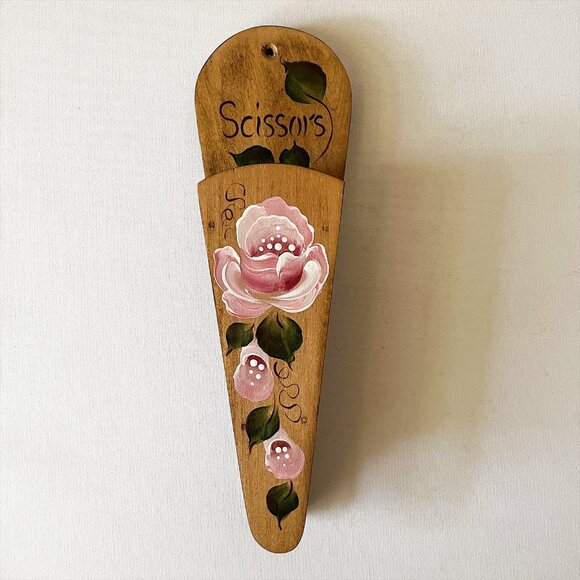 Vintage Hand Painted Wooden Scissor Holder Floral Wall Pocket Pink Flower Signed - Picture 1 of 8